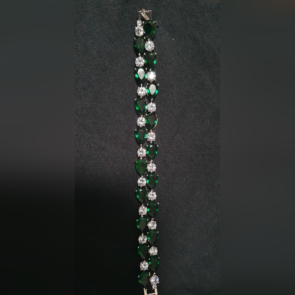 Jewelry - Picture 5 of 6